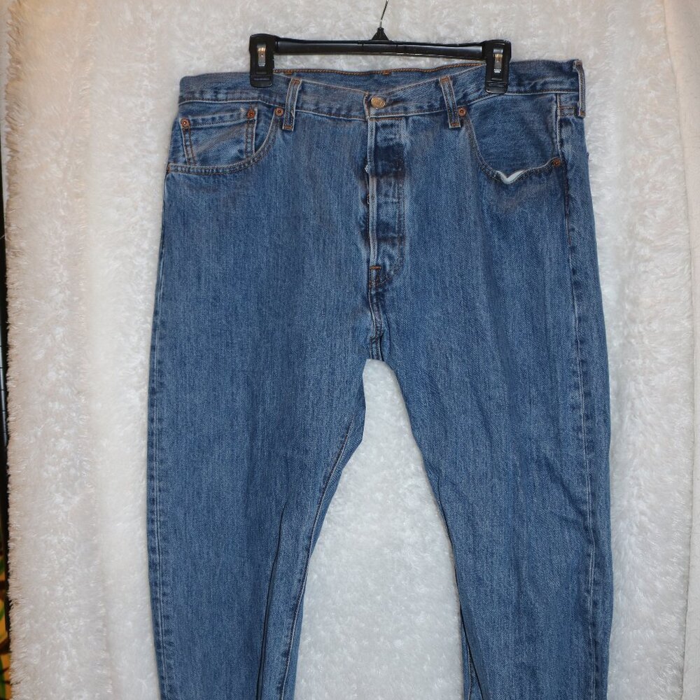 Levi Strauss & Co. mens jeans 501 buttonfly 38x30